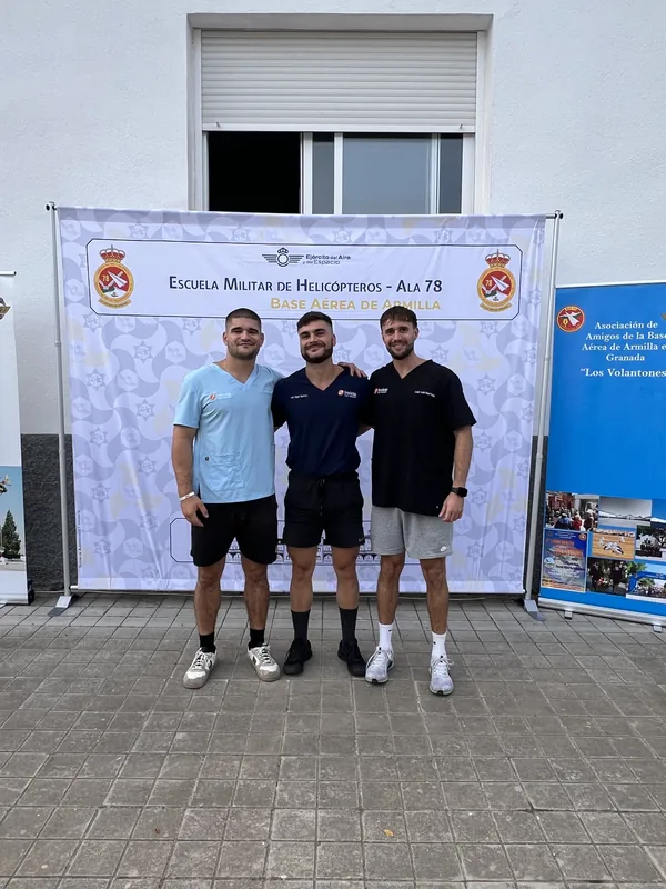 Profesionales de Invicto en una actividad deportiva en Armilla