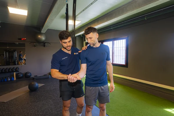 Sesión real de fisioterapia y ejercicio en Invicto